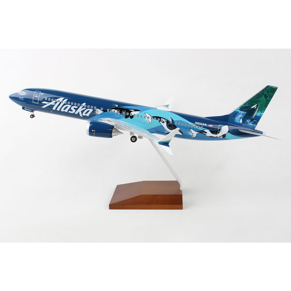 1/100 Scale Skymarks Supreme 737-9 Max West Coast Wonder